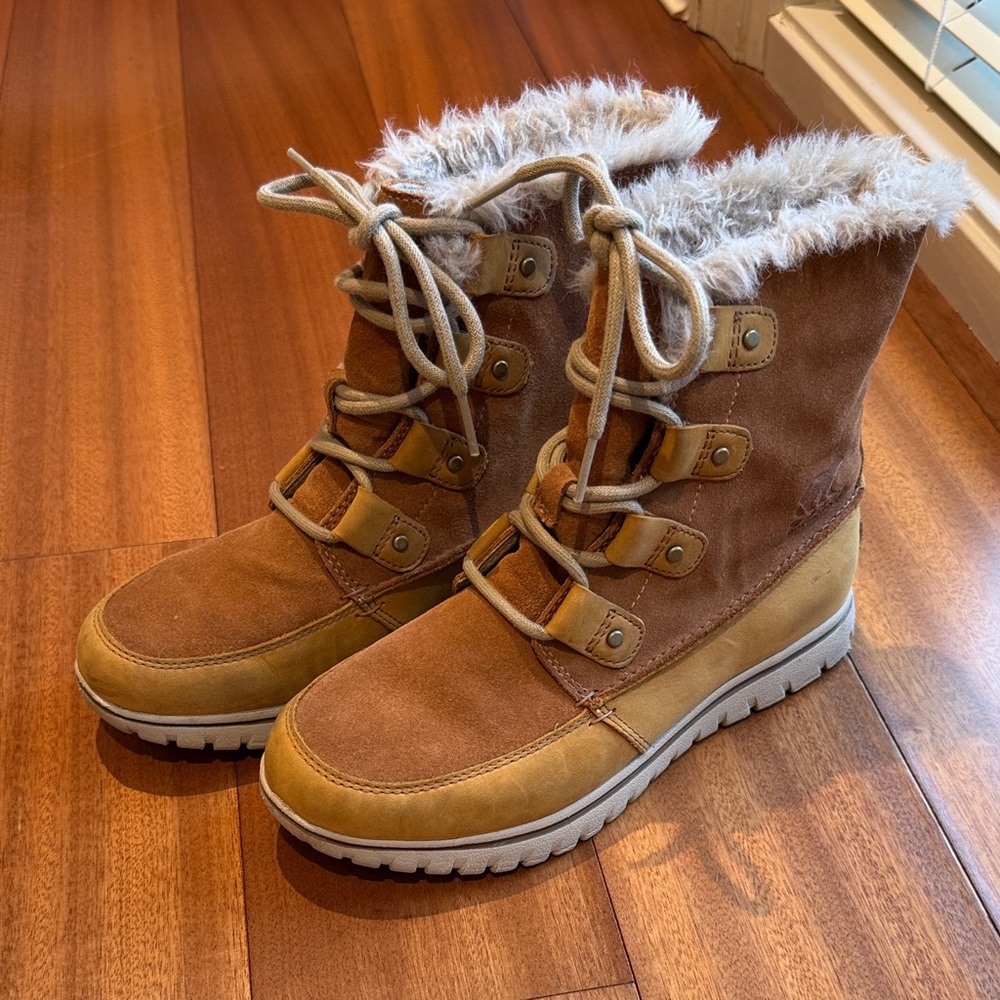 Sorel | Cozy Joan Shearling Waterproof Suede Ankle Lace-Up Boots - size 6.5